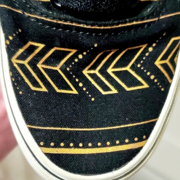 VANS OFF THE WALL UNISEX SHOES. MENS Sz:8 WOMENS Sz: 9.5 AZTEC/TRIBAL DESIGN. - Picture 7 of 11